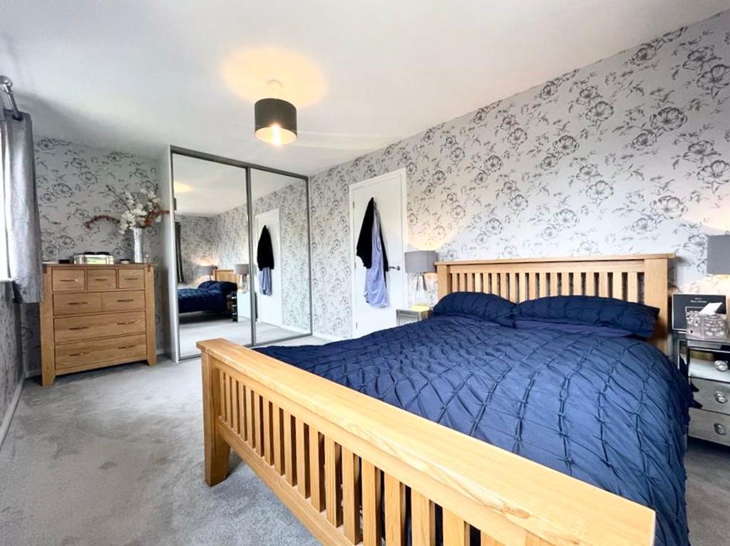 Bugle Close, Salford, M7 3 bed semidetached house £280,000