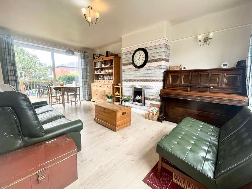 Danesway, Swinton, M27 3 bed semidetached house £190,000