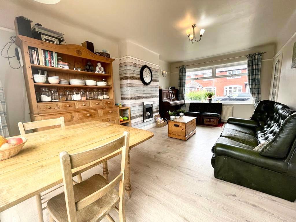 Danesway, Swinton, M27 3 bed semidetached house £190,000