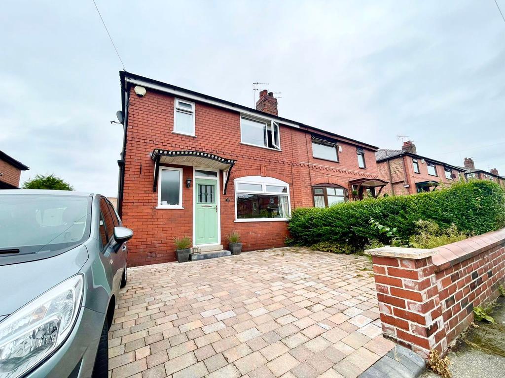Danesway, Swinton, M27 3 bed semidetached house £190,000