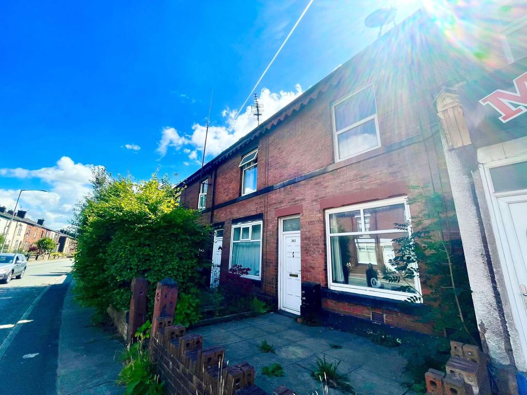 Bolton Road, Radcliffe, M26 2 bed terraced house £130,000