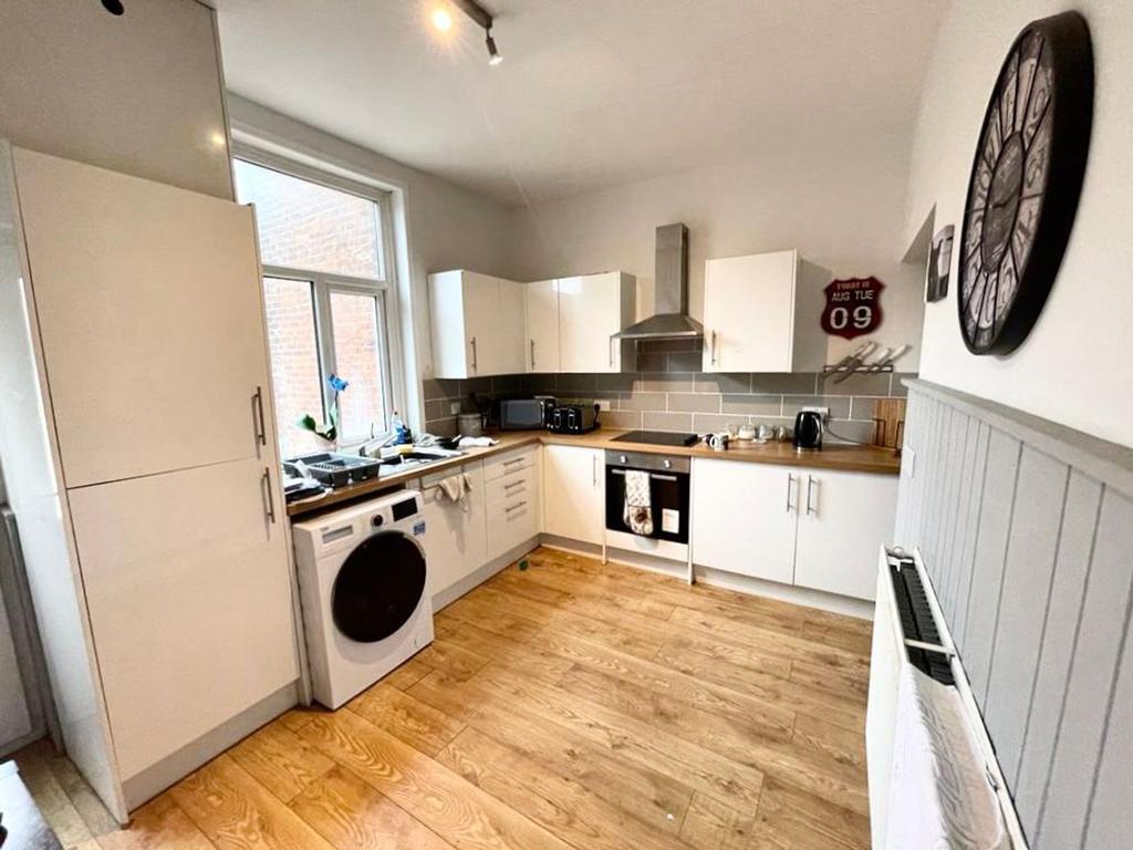 Bolton Road, Radcliffe, M26 2 bed terraced house £130,000