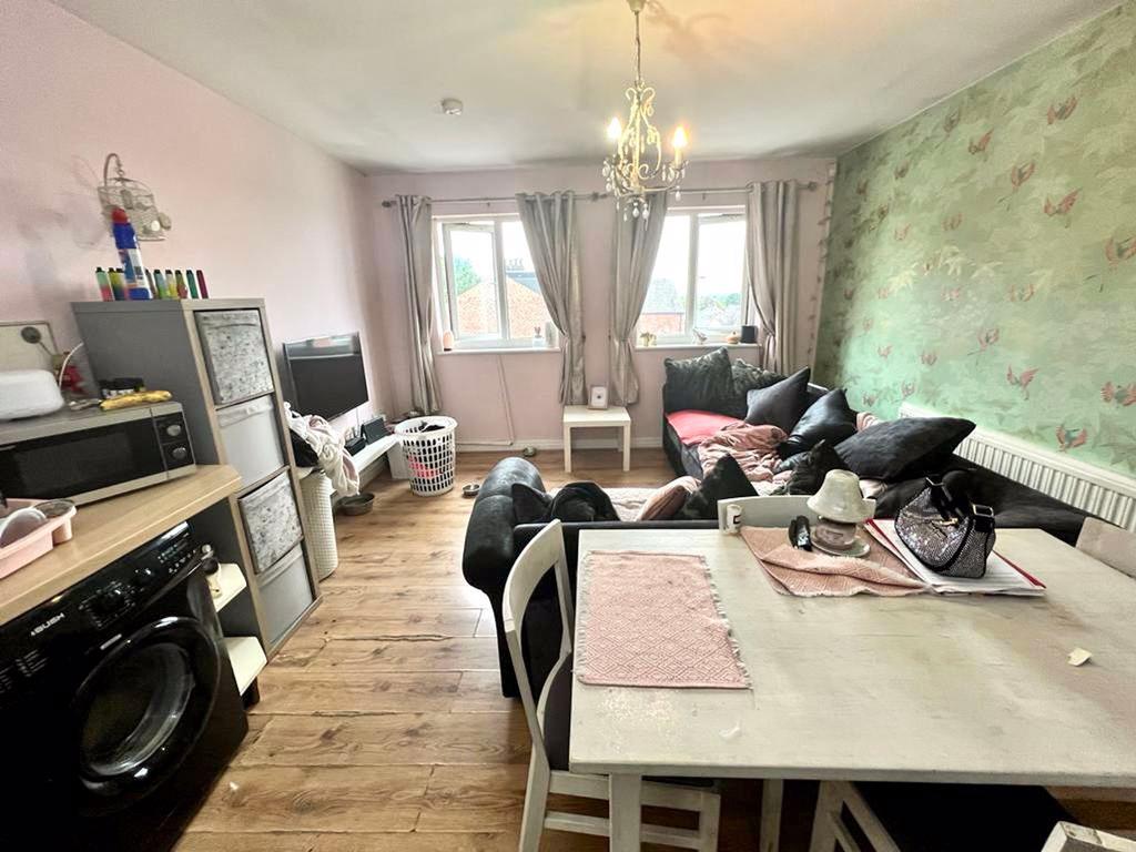Swinton Hall Road, Swinton, M27 2 bed flat for sale £110,000