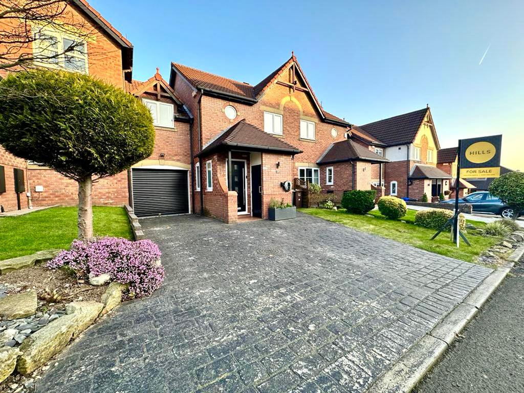 Falconwood Chase, Worsley, M28 3 bed terraced house £365,000