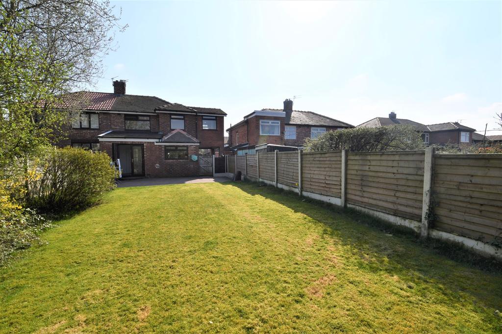Light Oaks Road, Salford, M6 4 bed semidetached house £310,000