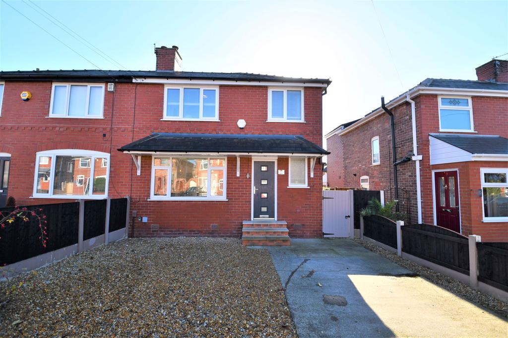 Branksome Drive, Salford, M6 3 bed semidetached house £260,000