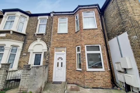 2 bedroom terraced house to rent, Carson Road, London, E16