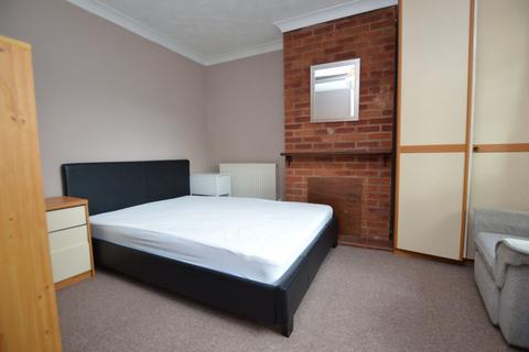 3 bedroom flat to rent, James Alexander Mews, Norwich, NR5