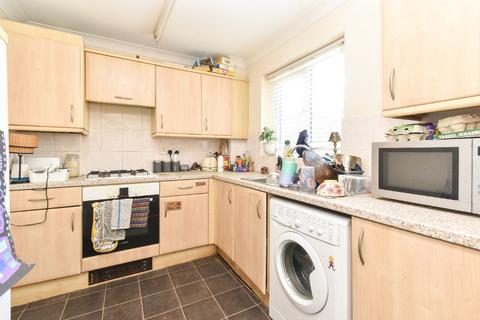 3 bedroom ground floor flat to rent, Salvin Court, Earlham, Norwich, NR5