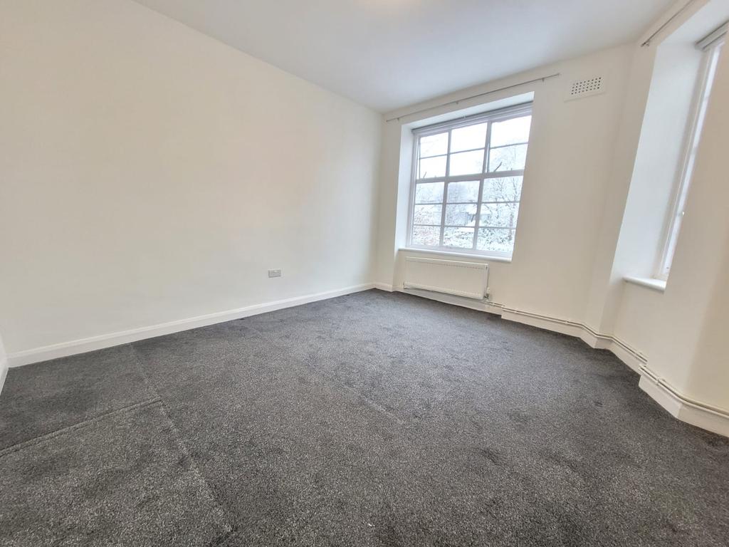 Colney Hatch Lane, London N10 1 bed flat £1,300 pcm (£300 pw)