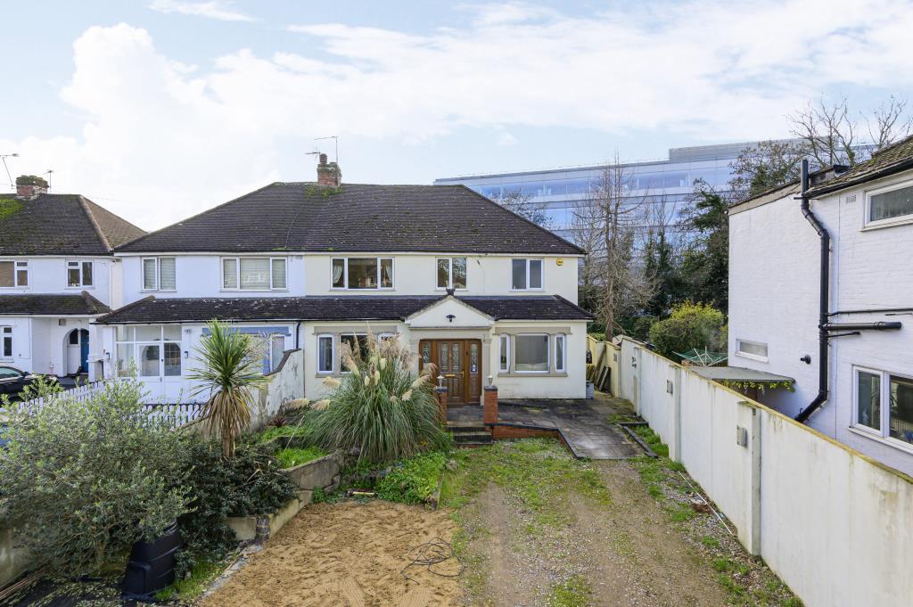 Egham, Surrey, TW20 4 bed semidetached house for sale £600,000