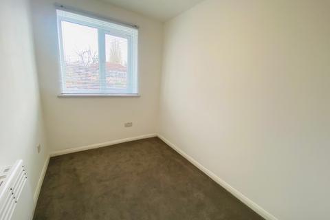 2 bedroom flat to rent - Adrienne Avenue, Southall, UB1