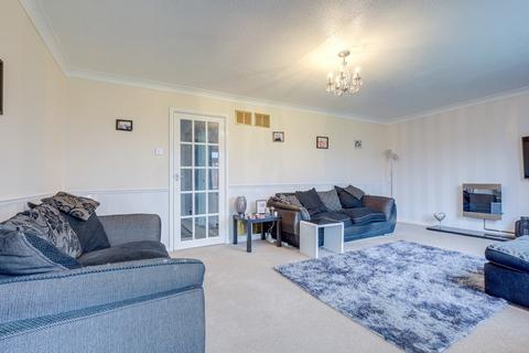 4 bedroom end of terrace house for sale - Neil Armstrong Way, Leigh-on-sea, SS9