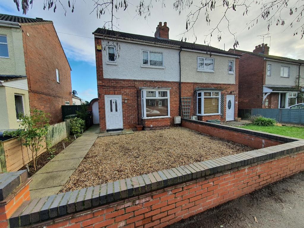 St. Helens Avenue, Lincoln... 2 bed terraced house £675 pcm (£156 pw)