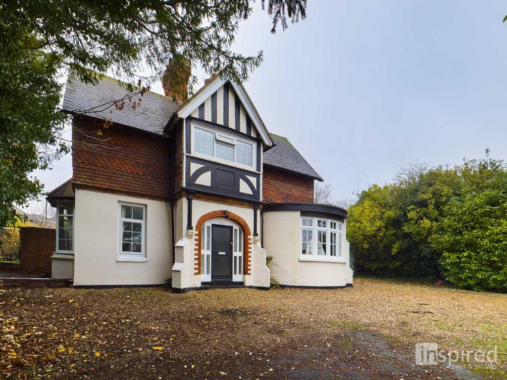Church Green Road, Bletchley 3 bed detached house £1,750 pcm (£404 pw)