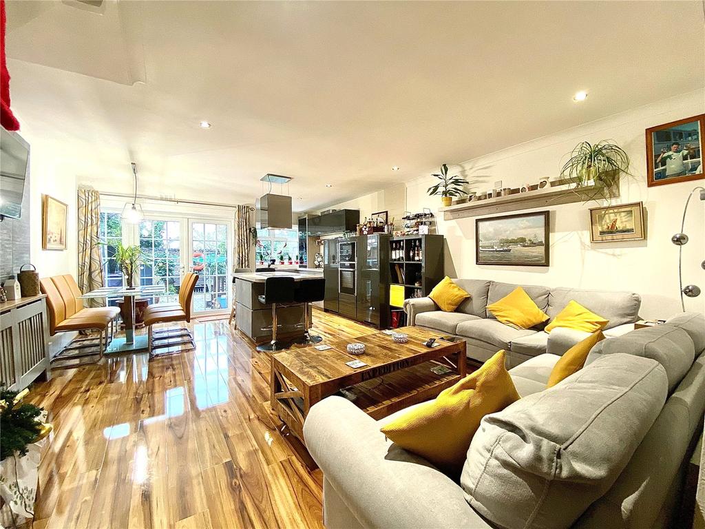 Regency Way, Crook Log, Bexleyheath, Kent, DA6 3 bed terraced house for sale £525,000