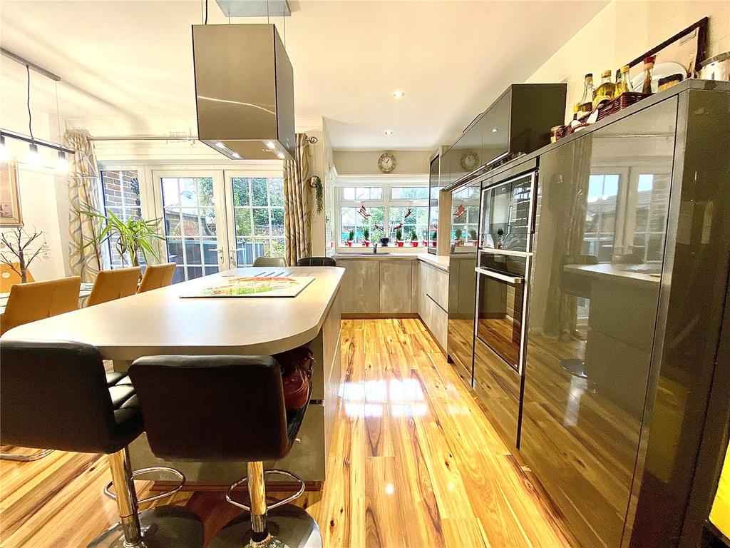 Regency Way, Crook Log, Bexleyheath, Kent, DA6 3 bed terraced house £525,000