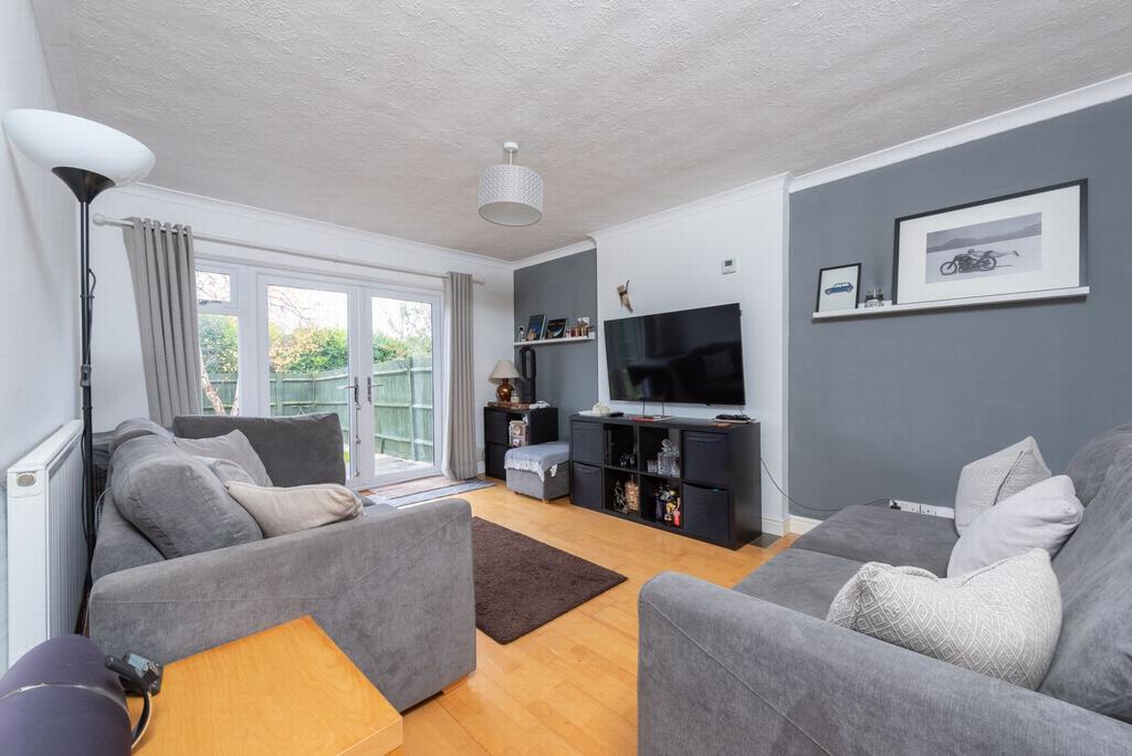 Beta Road Farnborough Gu14 2 Bed Maisonette £260 000