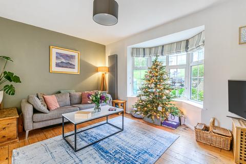 27 Curling Vale, Guildford, GU2 7PJ