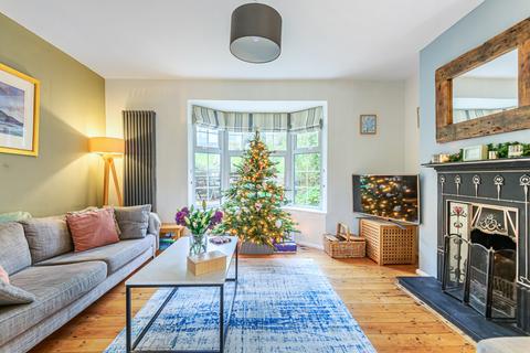 27 Curling Vale, Guildford, GU2 7PJ