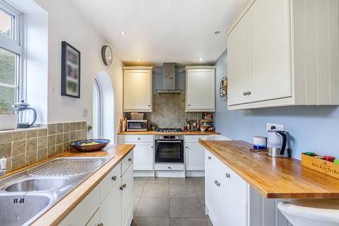 27 Curling Vale, Guildford, GU2 7PJ