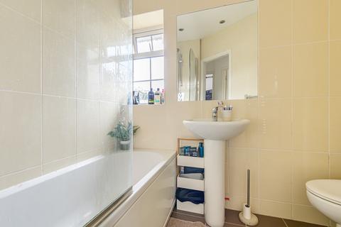 27 Curling Vale, Guildford, GU2 7PJ
