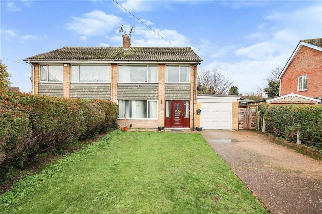 Matlock Drive, North Hykeham, Lincoln 3 bed semidetached house £250,000