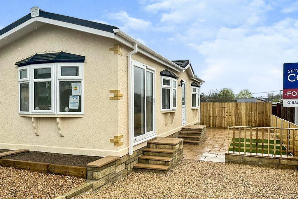 Bungalow Park, Holders Road, Amesbury, SP4 7PJ 2 bed park home for sale