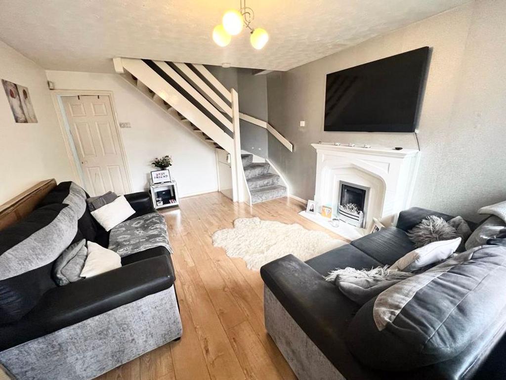 Pendlecroft Avenue, Swinton, M27 2 bed semidetached house £170,000