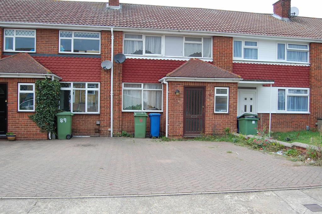 Woodberry Drive, Sittingbourne, Kent... 3 bed terraced house £1,200 pcm (£277 pw)