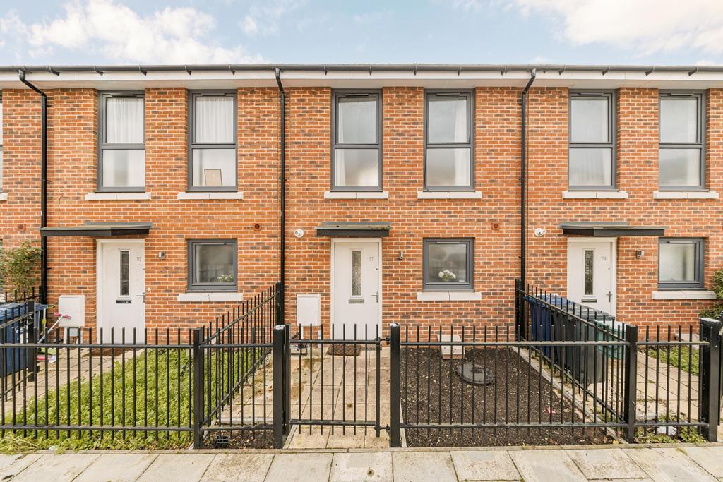 Potters Road, Southall, UB2 2 bed house for sale £440,000