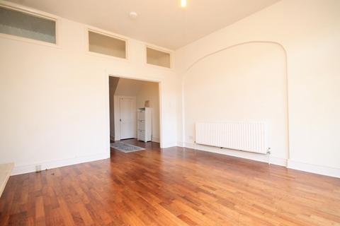 2 bedroom flat to rent, Broomfield Avenue, Palmers Green, N13