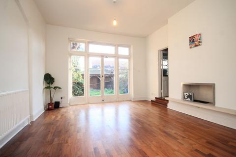 2 bedroom flat to rent, Broomfield Avenue, Palmers Green, N13