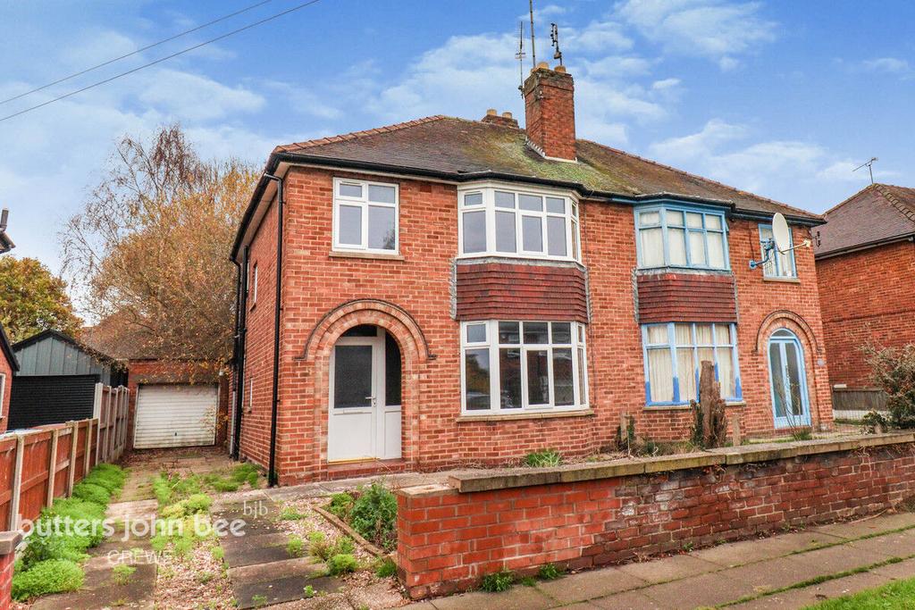 Manor Way, Crewe 3 bed semidetached house £112,500