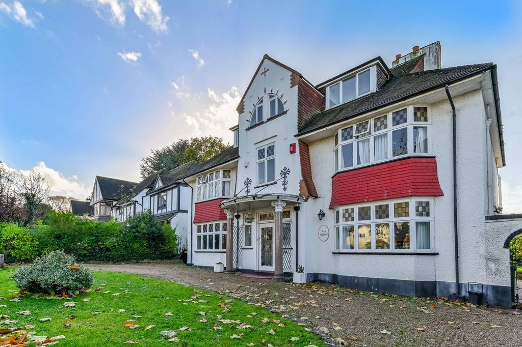 Upfield, Croydon, CR0 6 bed detached house for sale £1,250,000