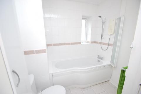 2 bedroom apartment to rent, Littlebrook Avenue, Slough, Berkshire, SL2