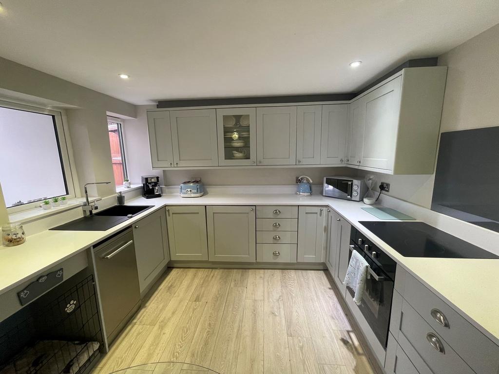 Ringinglow Road, Great Barr, Birmingham, B44 3 bed semidetached house