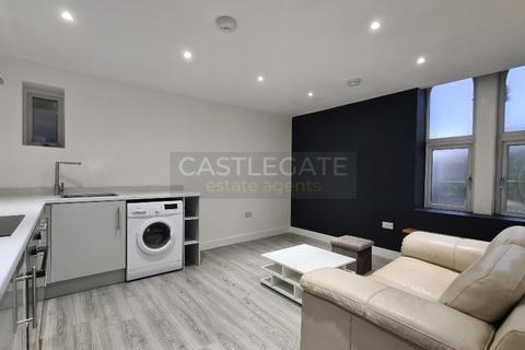 2 bedroom flat to rent - Trinity Street, Huddersfield, West Yorkshire, HD1 4EN