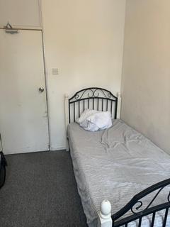 6 bedroom flat to rent, Poplar, LONDON, E14