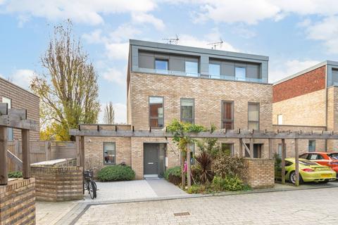 3 bedroom end of terrace house for sale - Mark Twain Drive, Gladstone Park, London, NW2