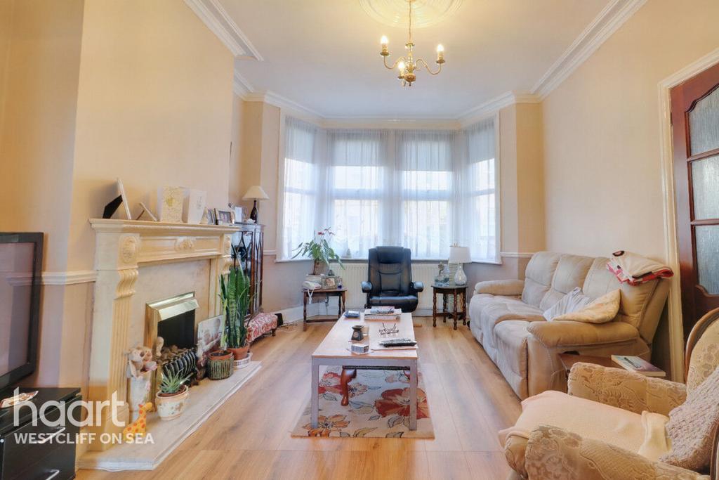 Northview Drive, WestcliffOnSea 3 bed terraced house for sale £350,000