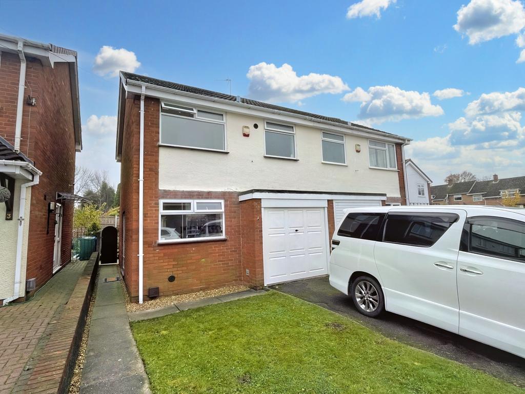 4 Meadow Grove, Great Wyrley, Walsall, WS6 6DH 3 bed semidetached