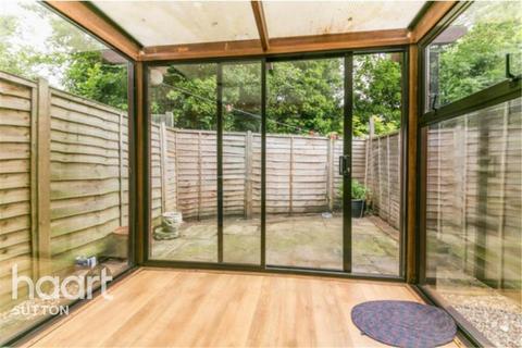 2 bedroom terraced house to rent, Alpine View, Carshalton