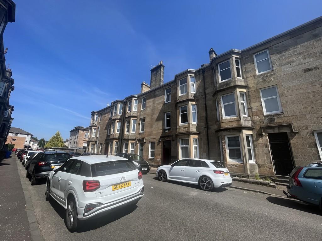 Williamson Avenue, Dumbarton G82 2AE 2 bed flat £92,000