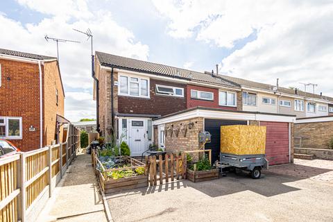 28b Dolphins, Westcliff-on-sea, SS0 0LD