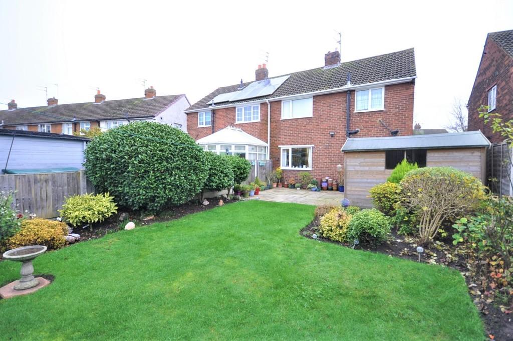 Warren Road, Thorne, Doncaster, DN8 3 bed semidetached house £90,000