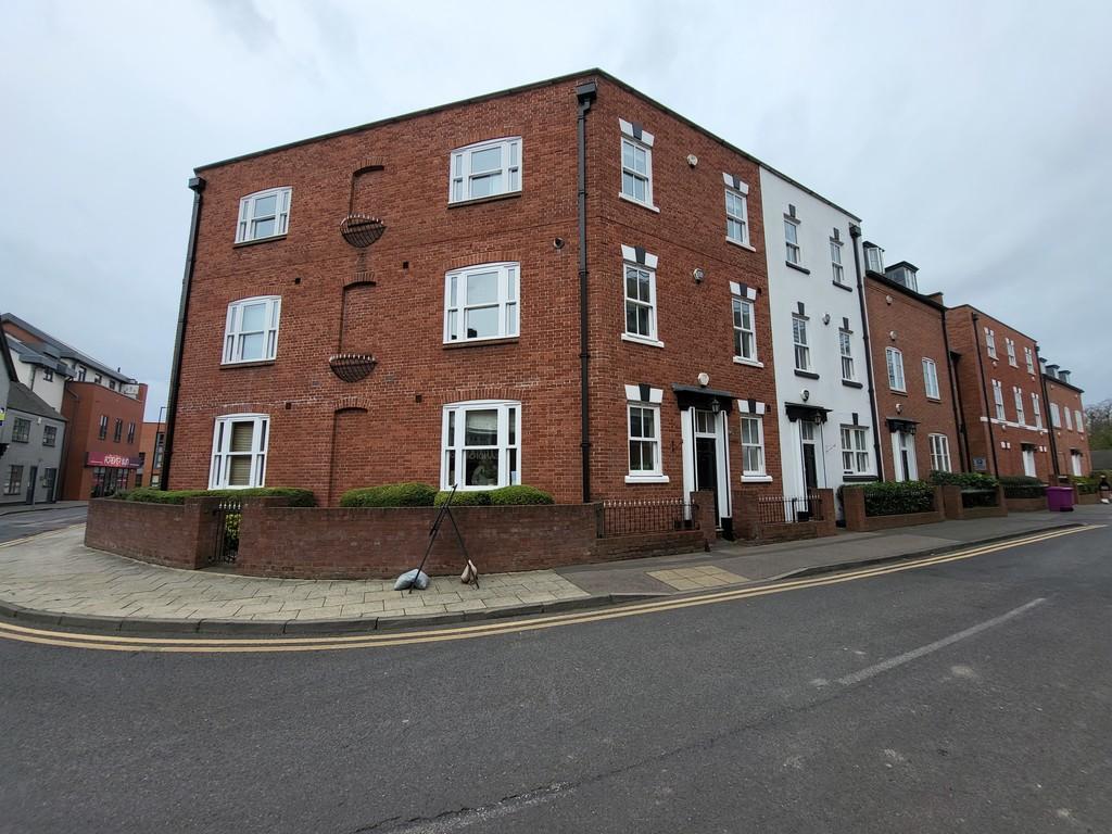 Sandford Street, Lichfield 2 bed apartment £850 pcm (£196 pw)