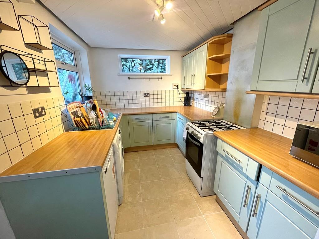 Lymington Road, Torquay 3 bed terraced house £995 pcm (£230 pw)