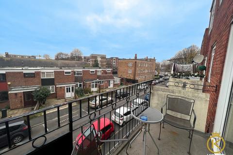 4 bedroom flat to rent, Waterloo Street, Southsea