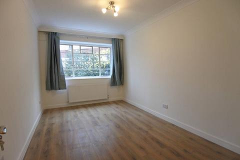 4 bedroom flat to rent - Willesden Lane, London NW6